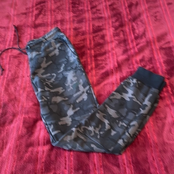 NIKE Tech Fleece Joggers Camo Size Small - Picture 8 of 13